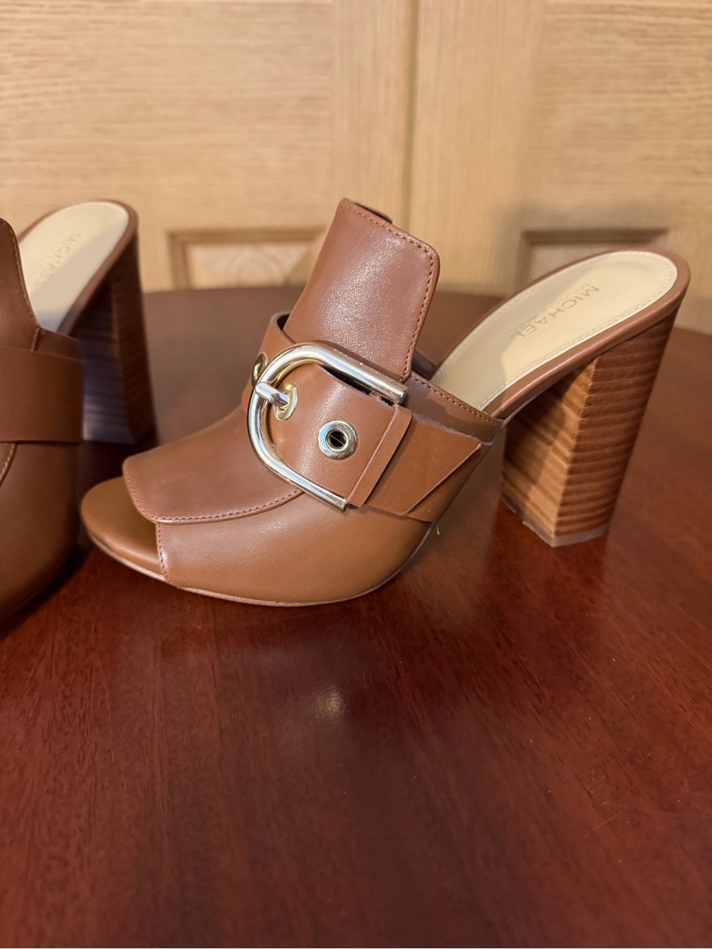 MICHAEL Michael Kors Tan Leather With Gold Buckle Block Heel Mules - Size US7
